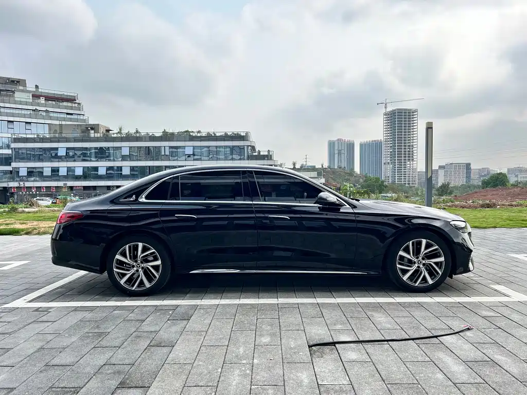 Mercedes-Benz E-Class — миниатюра 5