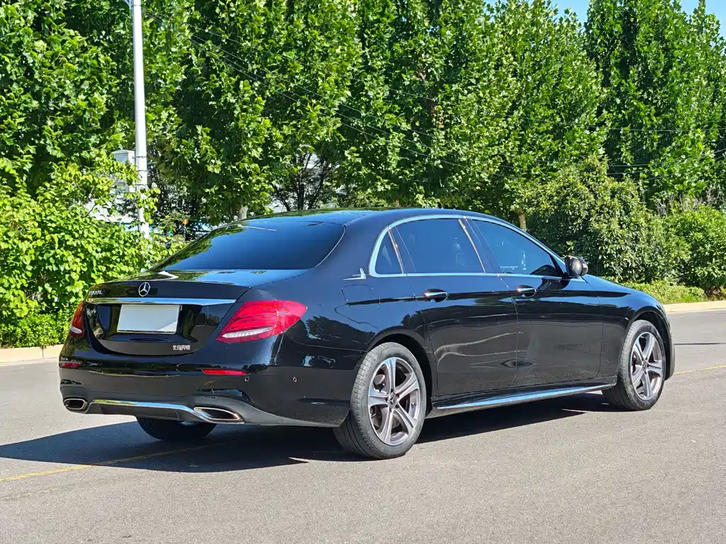 Mercedes-Benz E-Class — миниатюра 8