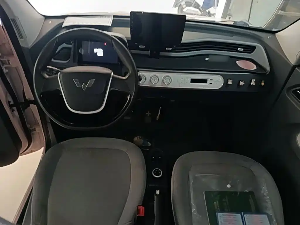 Wuling MINIEV — миниатюра 10