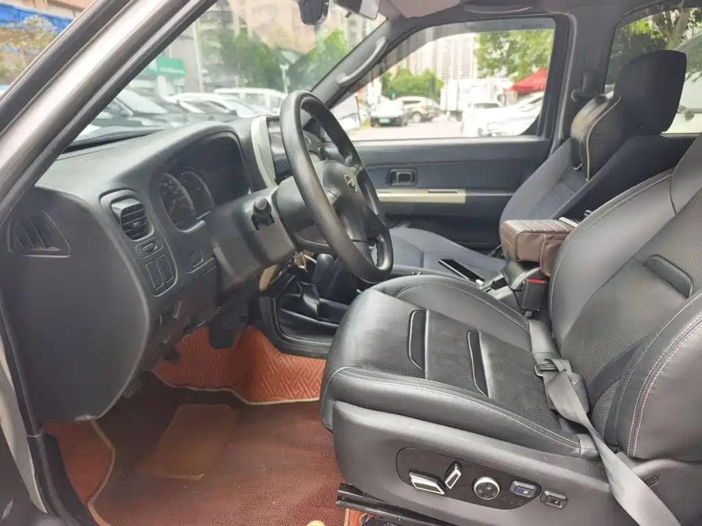 Nissan Paladin — миниатюра 16