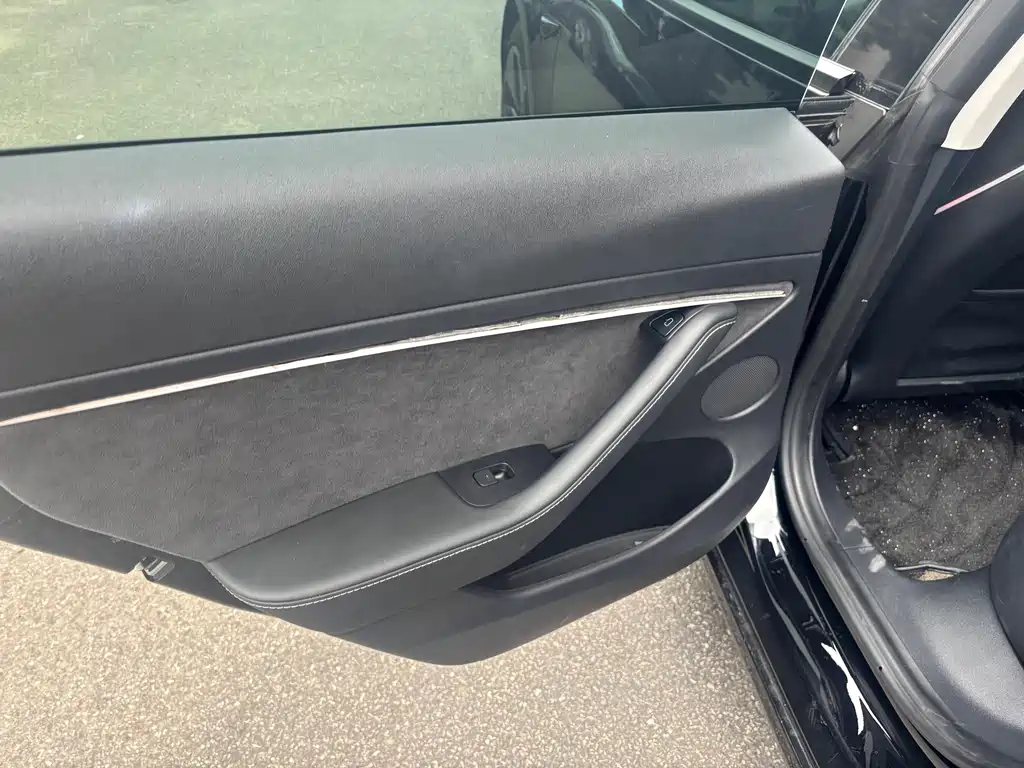 Tesla Model 3 — миниатюра 8