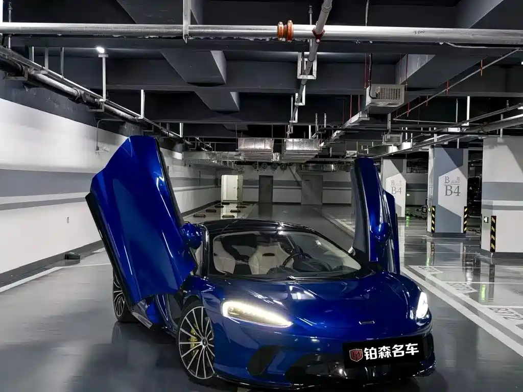 McLaren GT