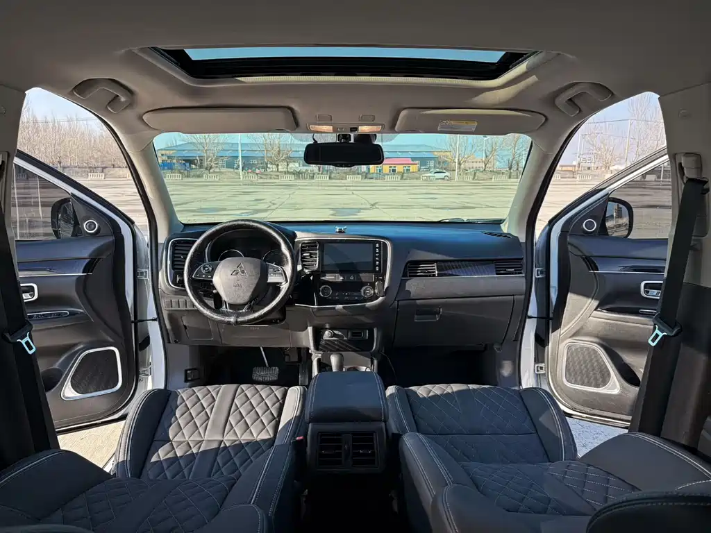 MITSUBISHI OUTLANDER