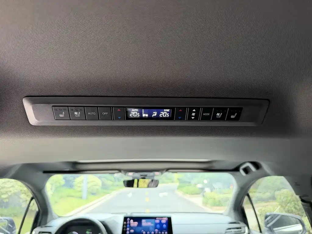 Toyota Sienna — миниатюра 14
