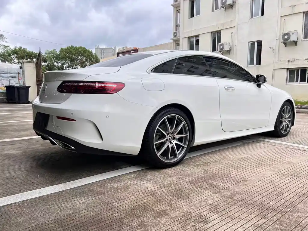 Mercedes-Benz E-Class (Import) — миниатюра 23