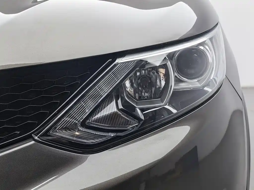 Nissan Qashqai — миниатюра 7