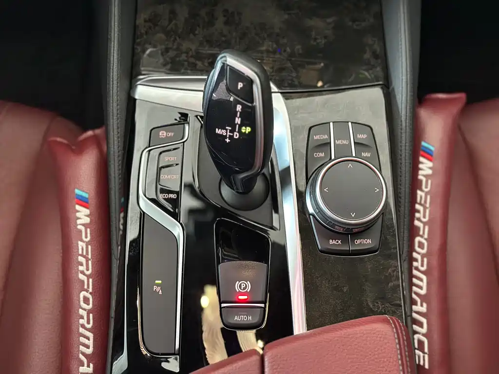 BMW 5 Series — миниатюра 12