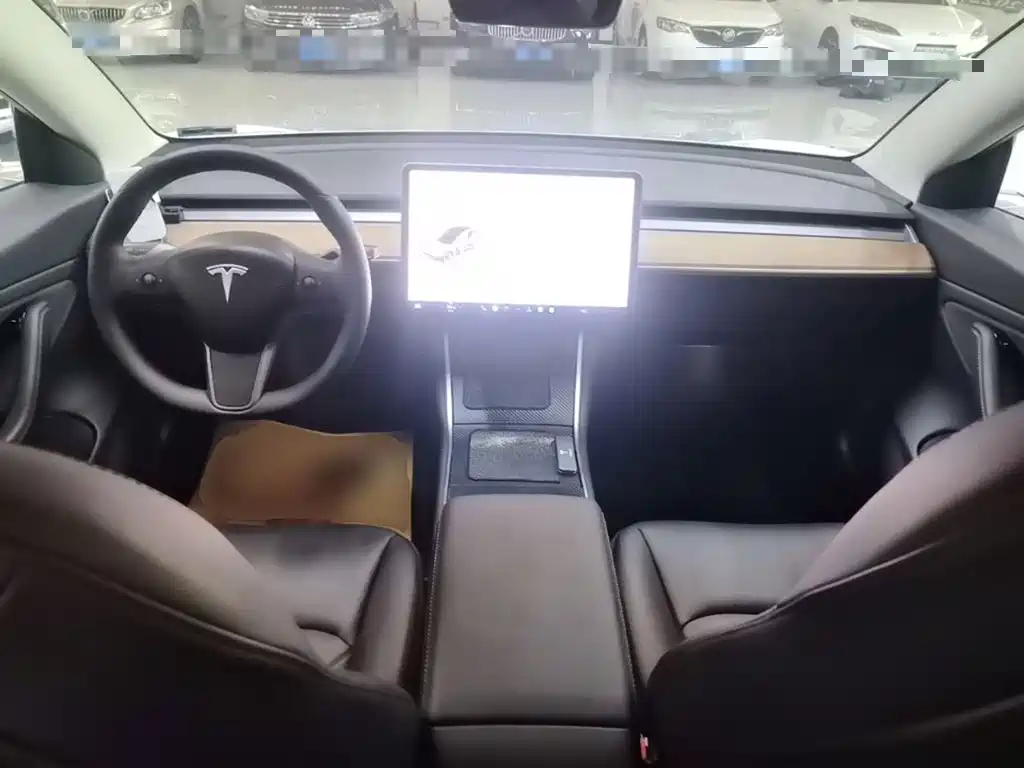 Tesla Model 3 — миниатюра 10