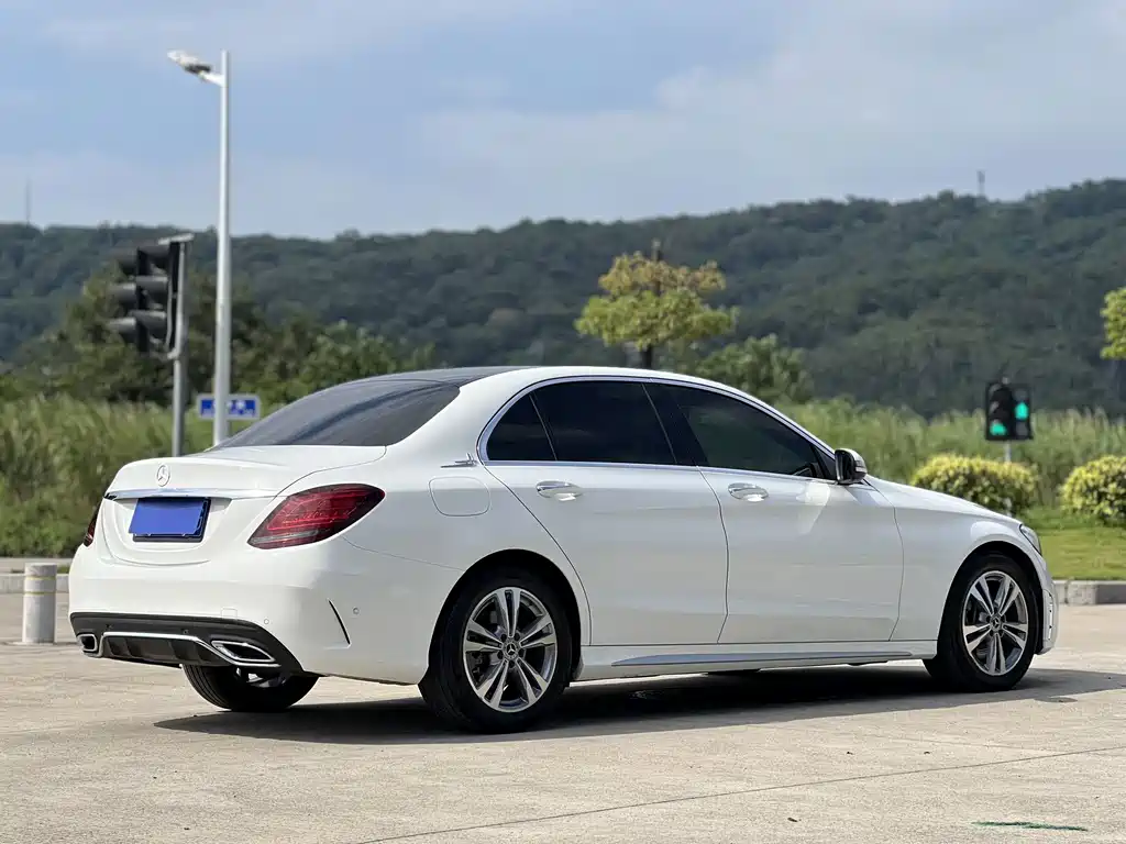 Mercedes-Benz C-Class — миниатюра 4