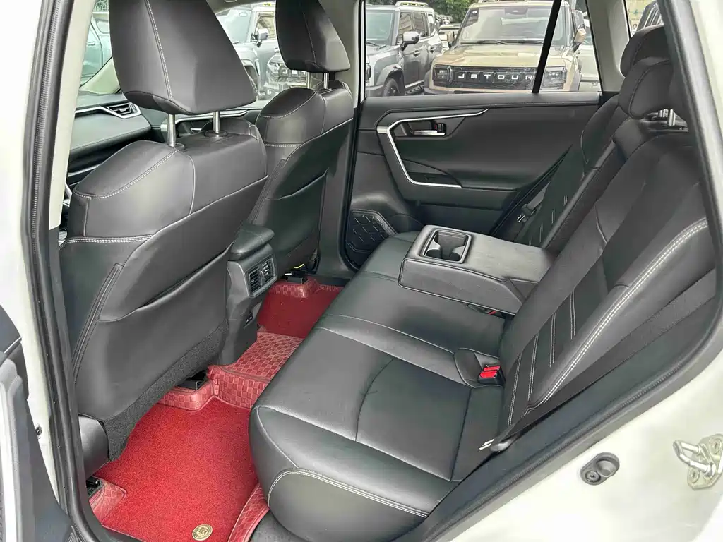 Toyota RAV4 — миниатюра 12