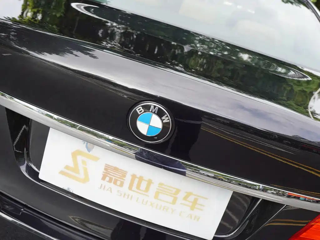 BMW 7 Series — миниатюра 31