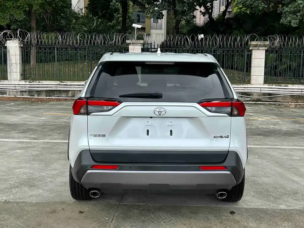 Toyota RAV4 — миниатюра 5