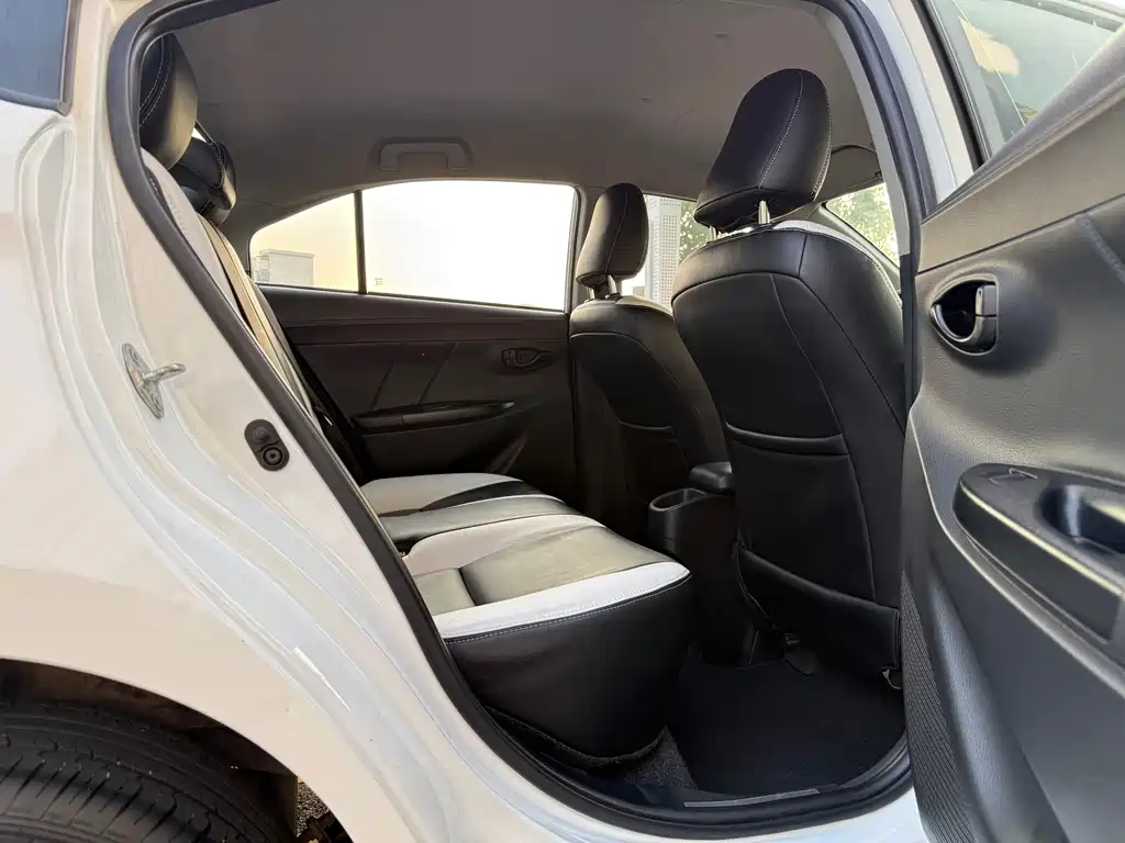 Toyota Yaris L — миниатюра 10