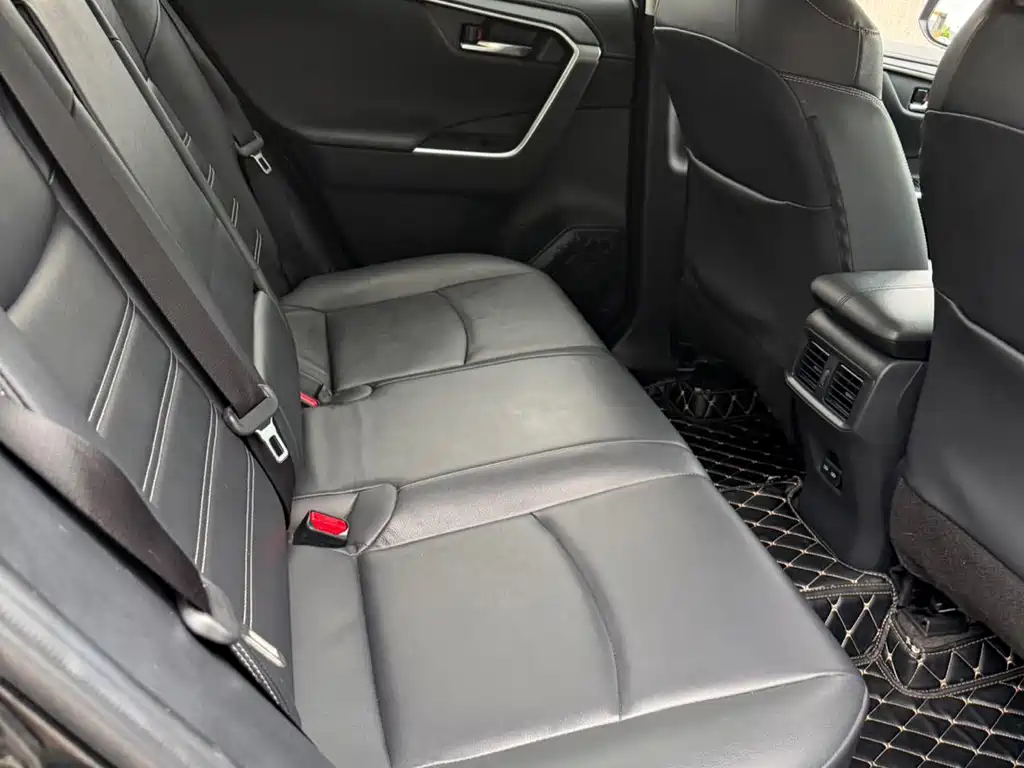 Toyota RAV4 — миниатюра 10