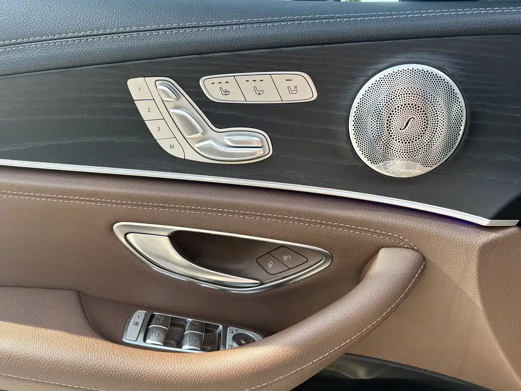 Mercedes-Benz E-Class — миниатюра 8
