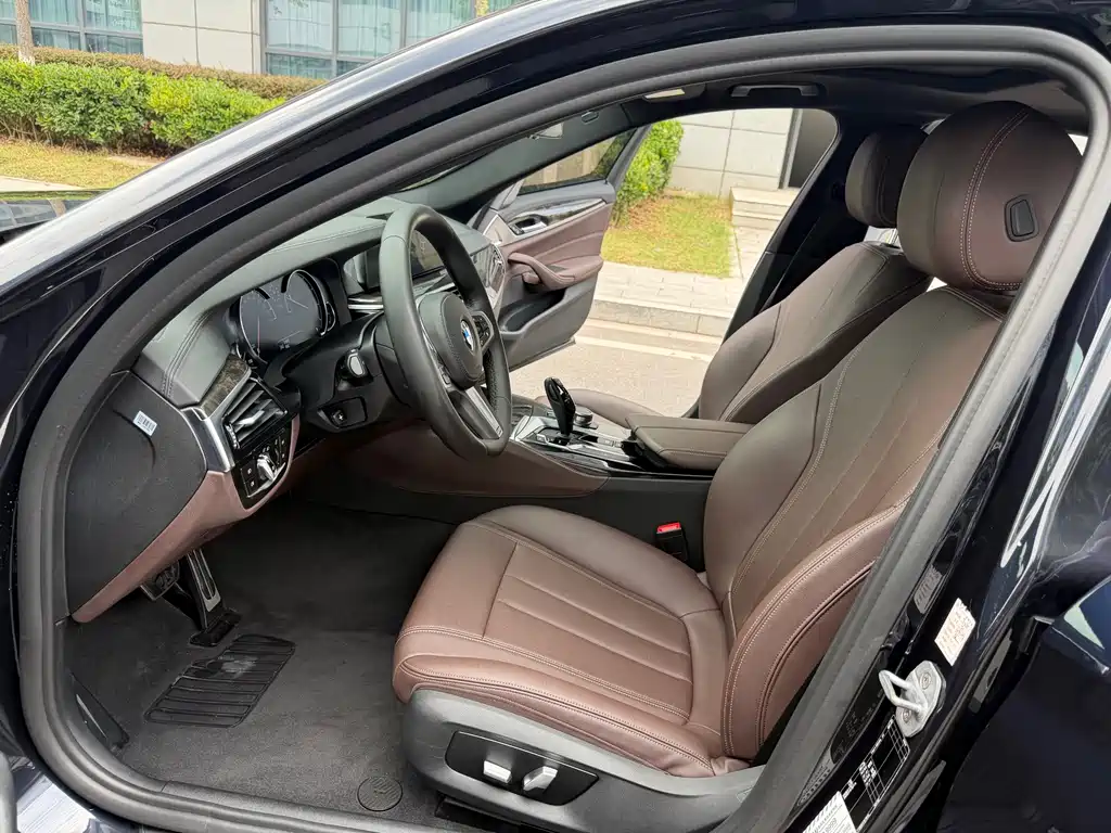BMW 5 Series — миниатюра 8