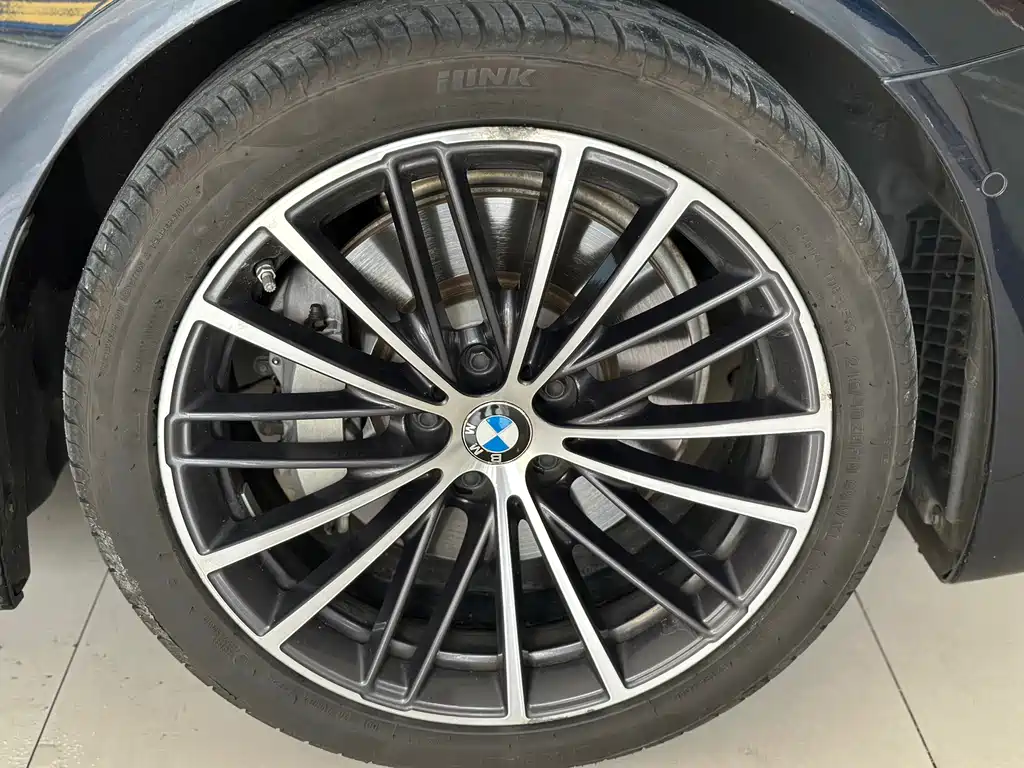BMW 5 Series — миниатюра 21