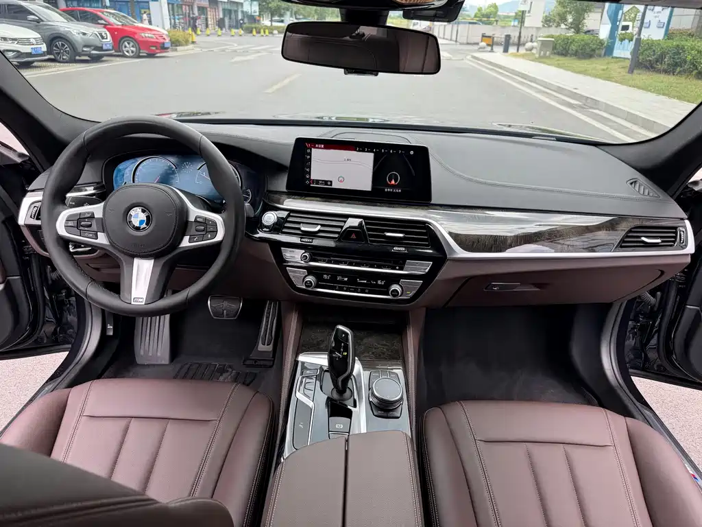 BMW 5 Series — миниатюра 16