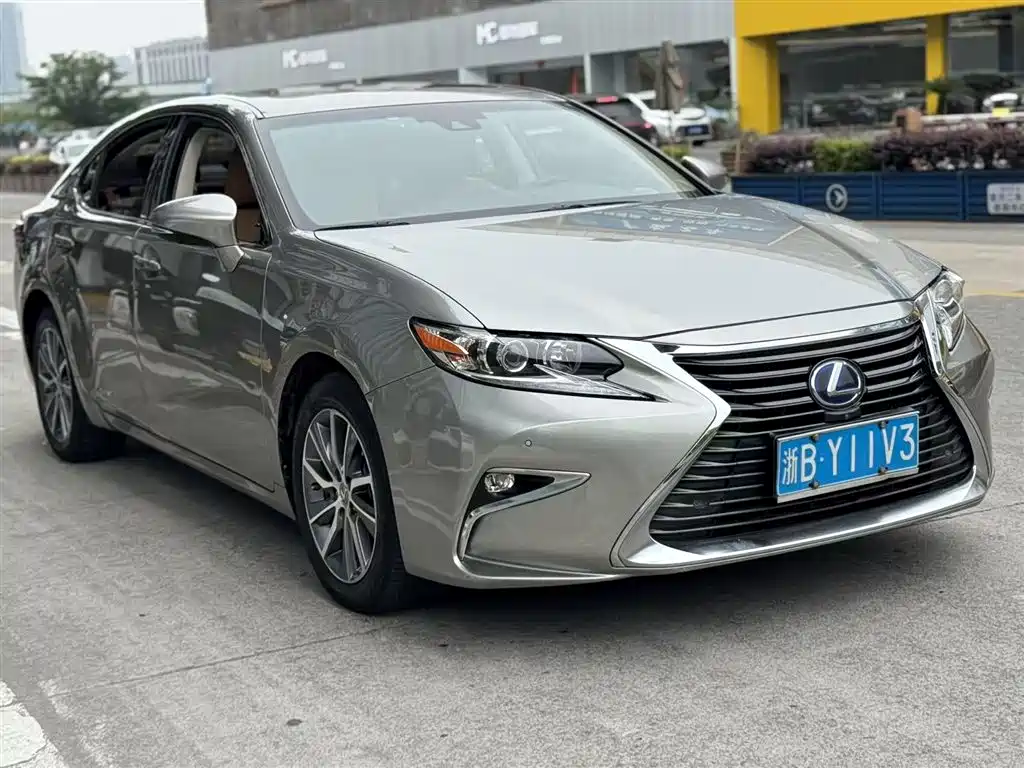 Lexus ES 2015 300h Comfort