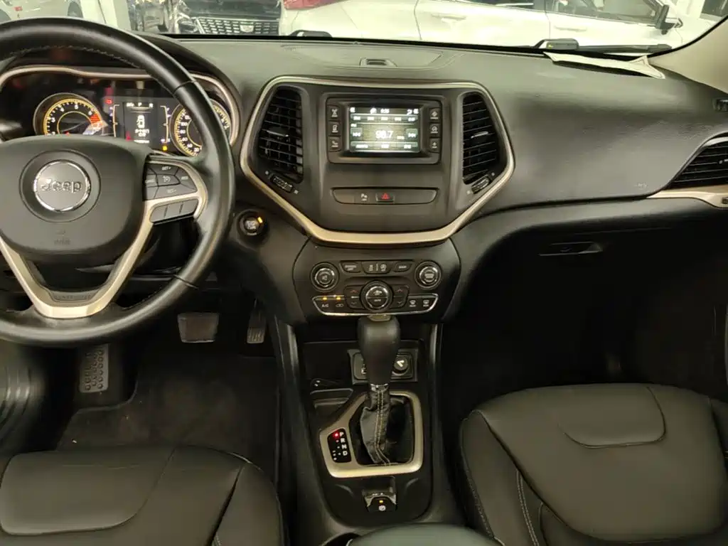 Jeep Cherokee — миниатюра 13