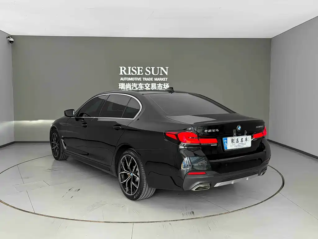 BMW 5 Series — миниатюра 14