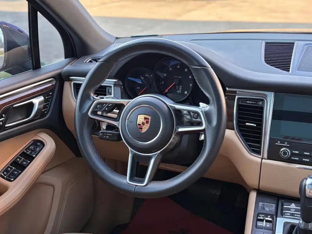 Porsche Macan — миниатюра 11