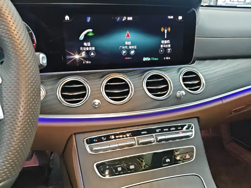 Mercedes-Benz E-Class — миниатюра 13