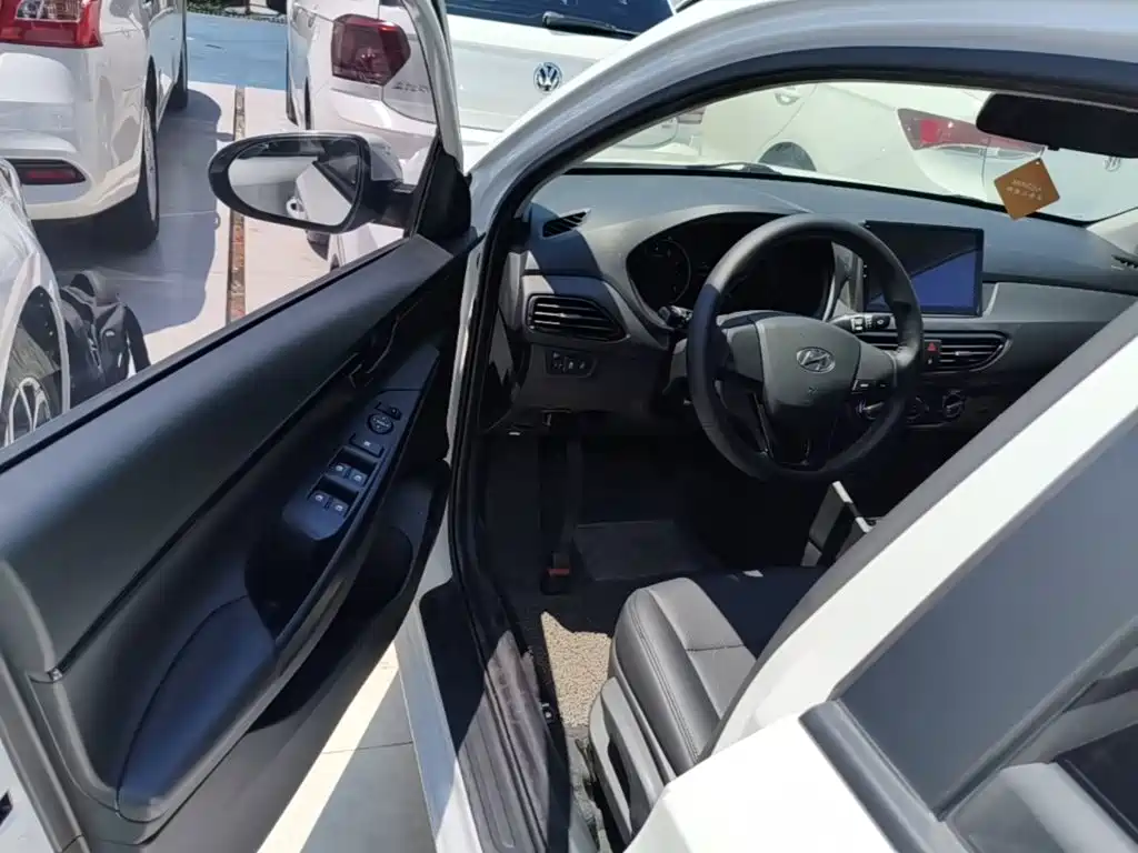 Hyundai Elantra — миниатюра 16