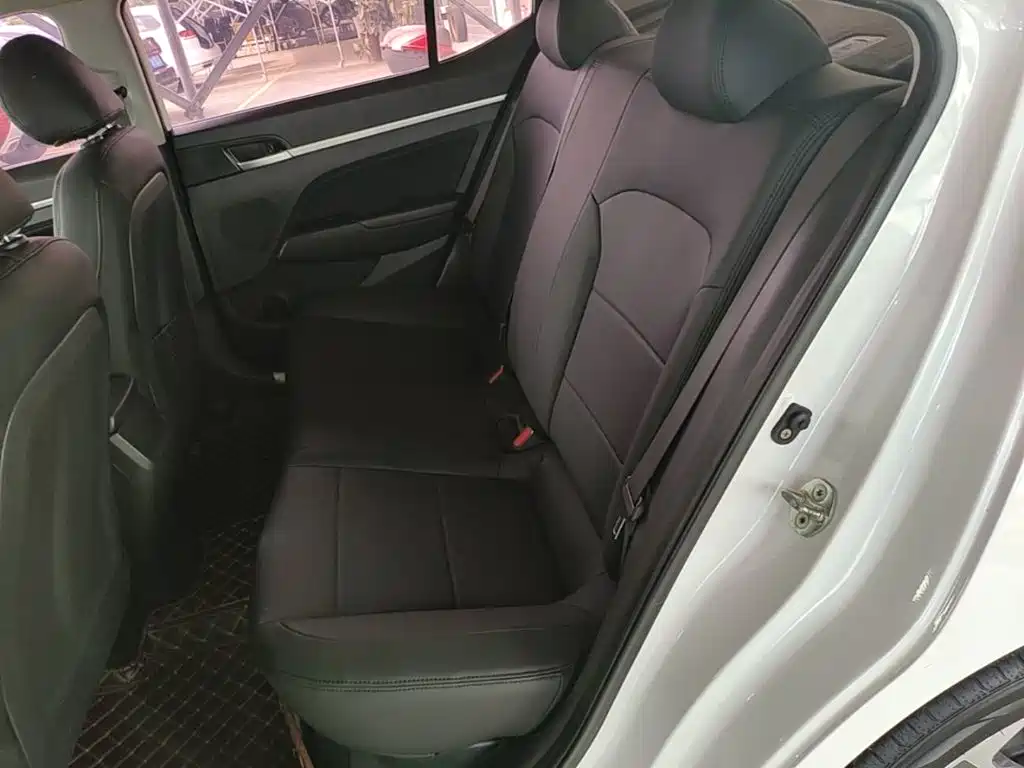 Hyundai Elantra — миниатюра 17