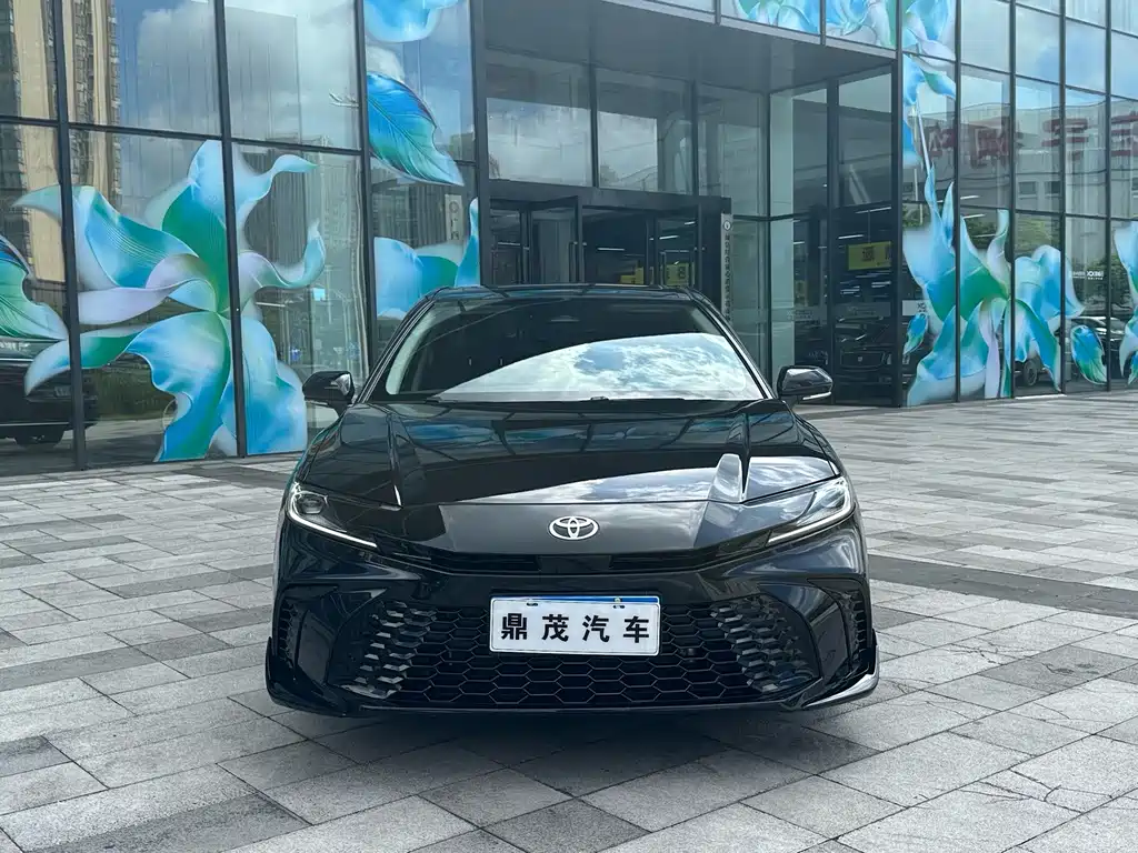 Toyota Camry — миниатюра 2