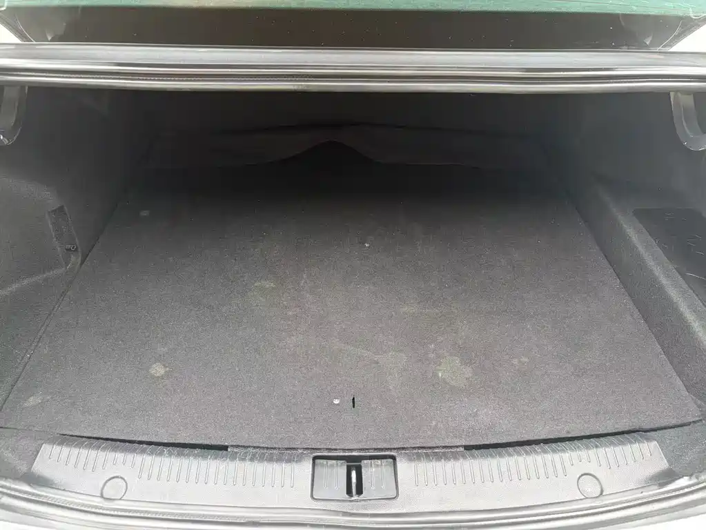 Roewe i6 MAX New Energy — миниатюра 10
