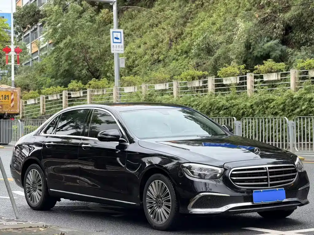 Mercedes-Benz E-Class — миниатюра 6