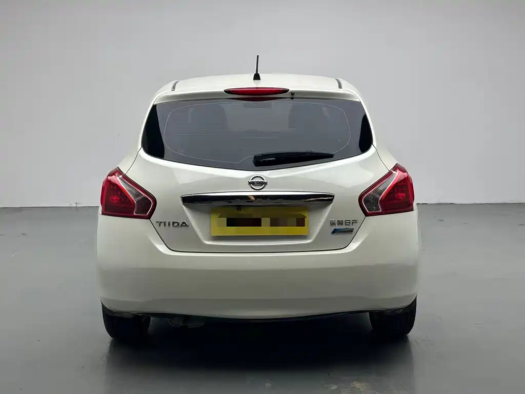 Nissan Tiida — миниатюра 8