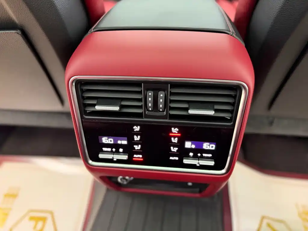 Porsche Cayenne — миниатюра 10