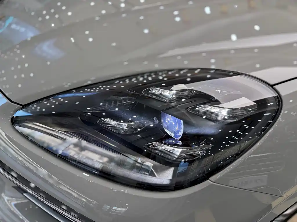 Porsche Cayenne — миниатюра 24
