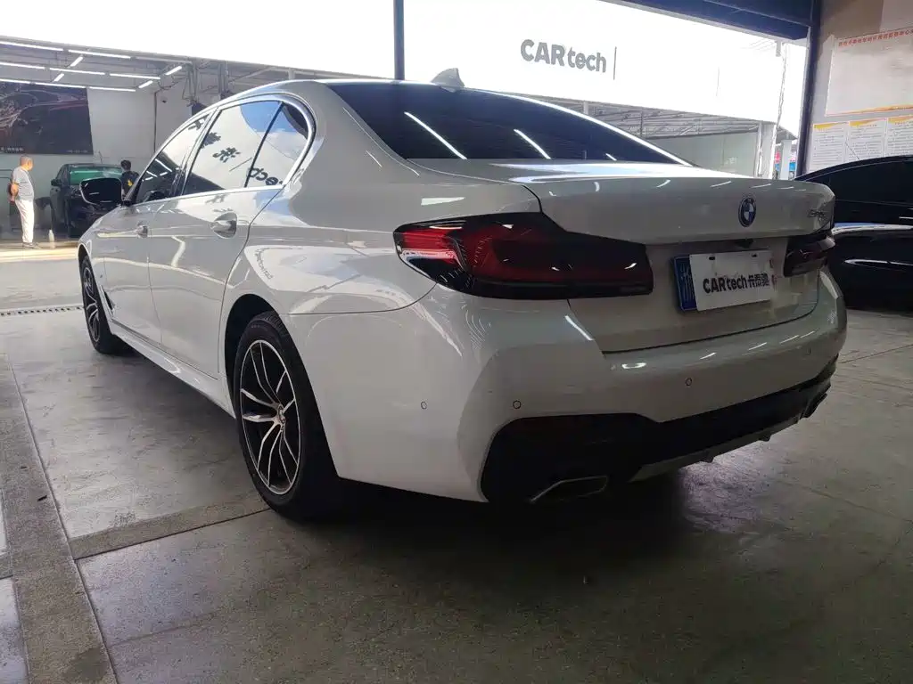BMW 5 Series — миниатюра 7