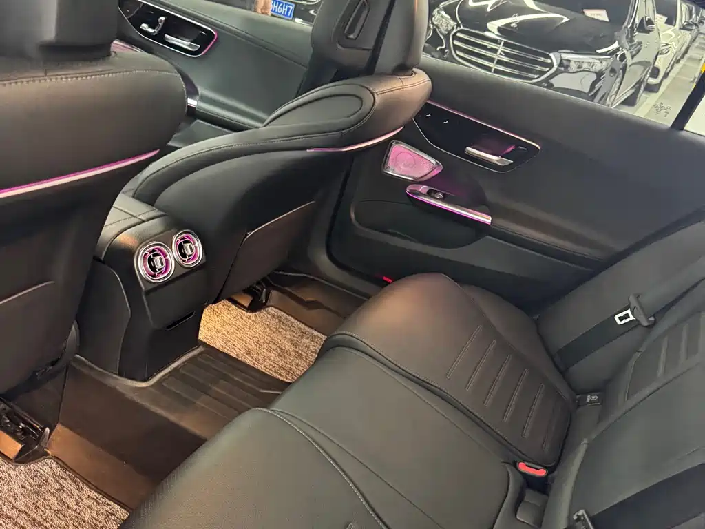 Mercedes-Benz C-Class — миниатюра 6