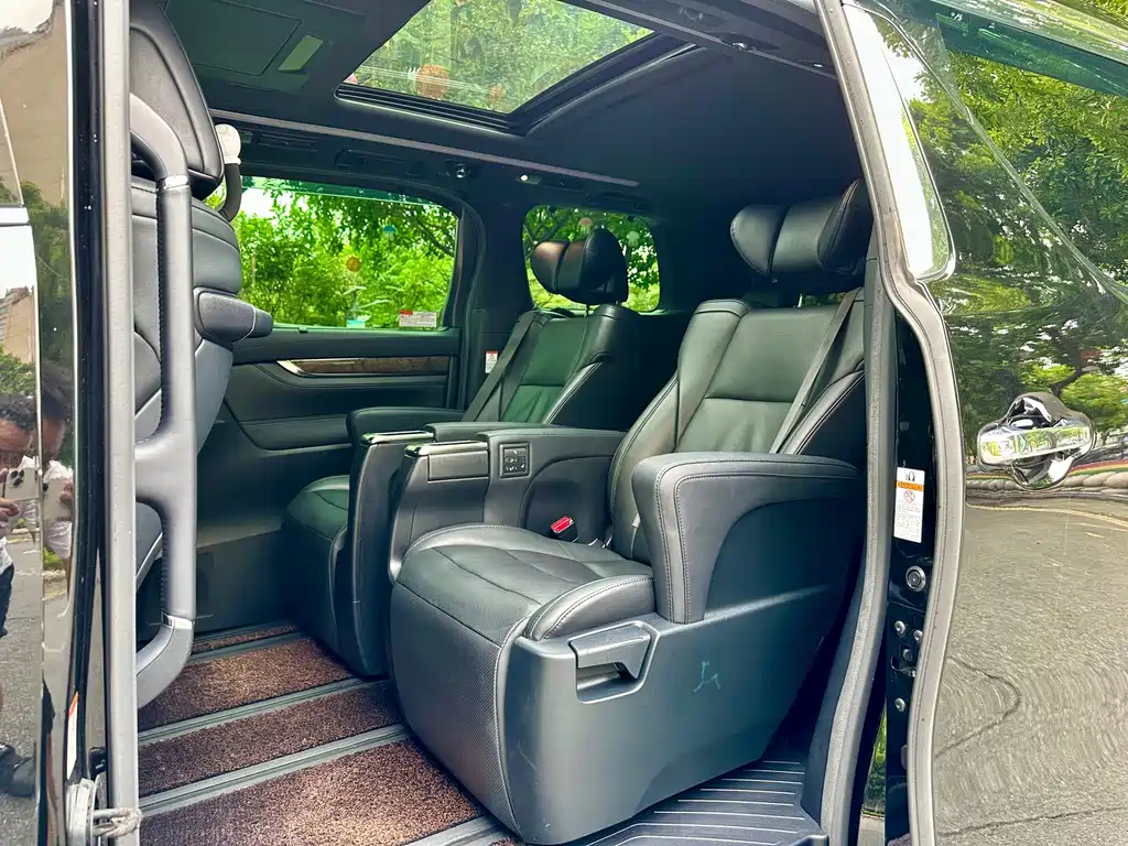 Toyota Vellfire — миниатюра 12