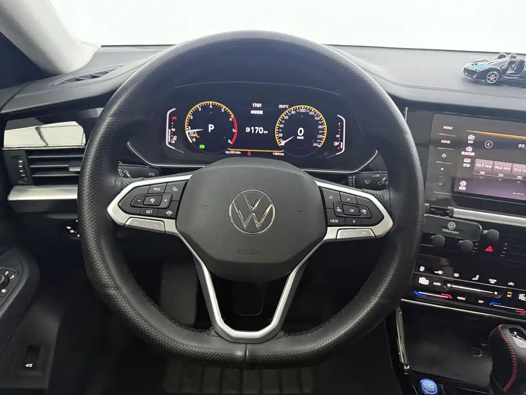 Volkswagen Passat 2025 330TSI Elite