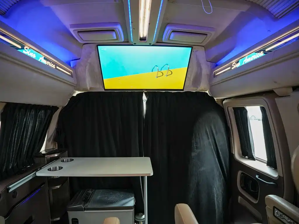 GMC Savana — миниатюра 16