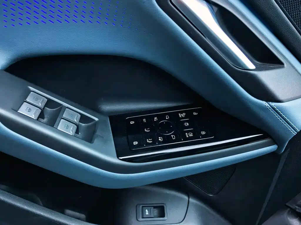 Audi Q6L e-tron — миниатюра 15