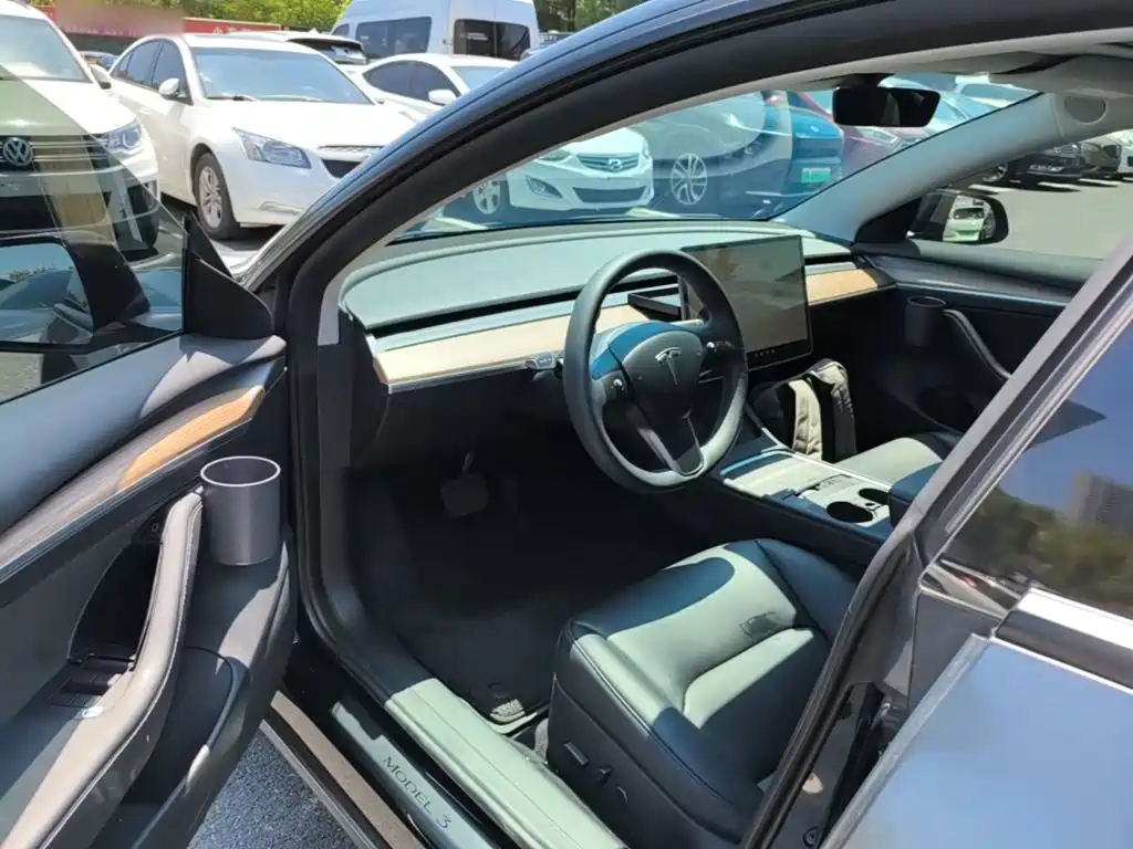 Tesla Model 3 — миниатюра 16