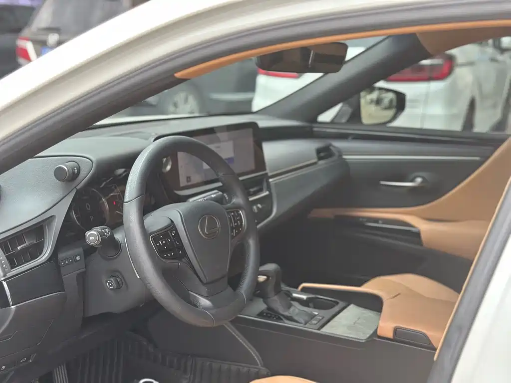 Lexus ES — миниатюра 7
