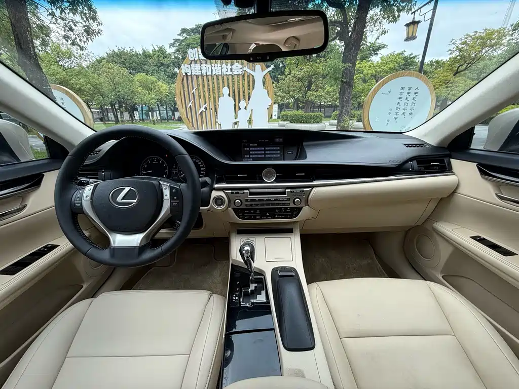 Lexus ES — миниатюра 8