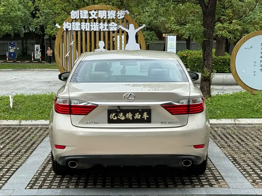 Lexus ES — миниатюра 15