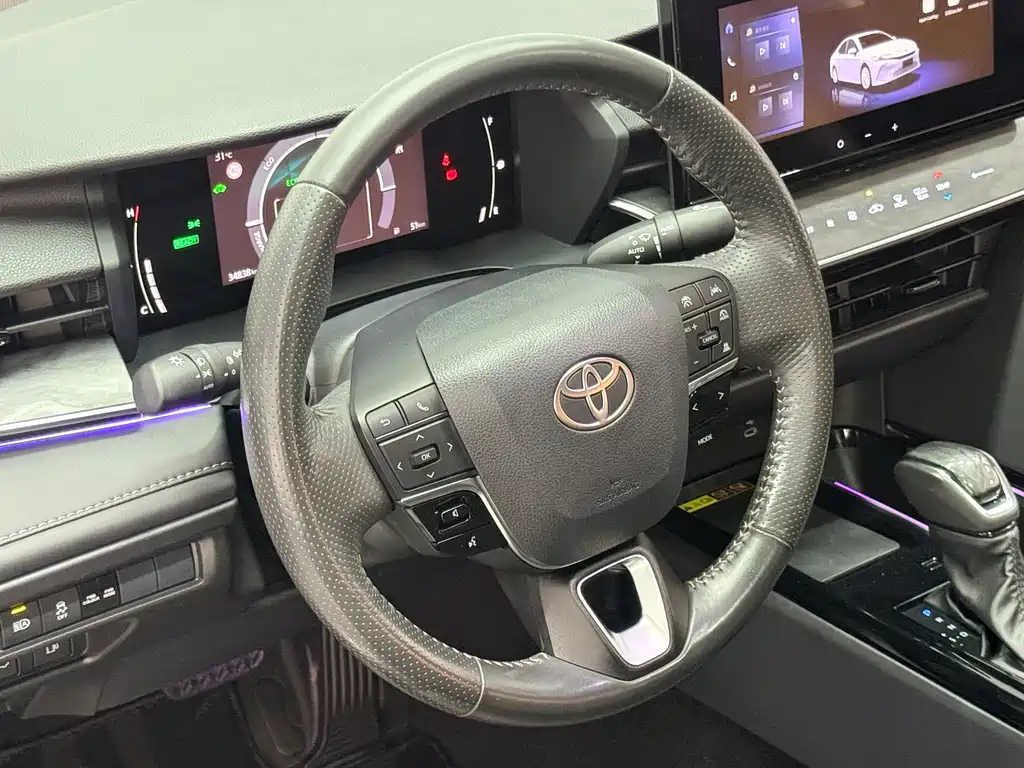 Toyota Camry — миниатюра 4