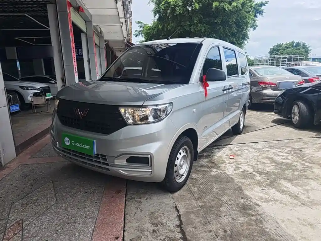 Wuling Hongguang V — миниатюра 2