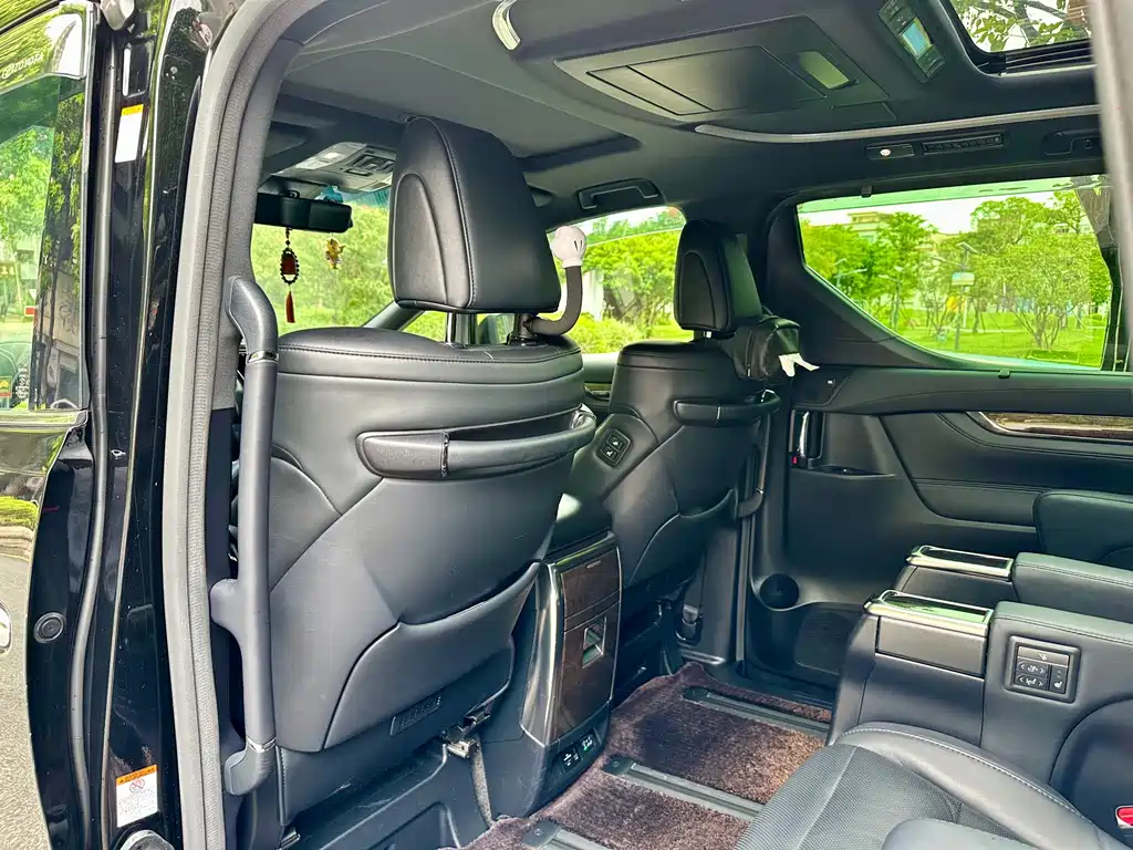 Toyota Vellfire — миниатюра 15