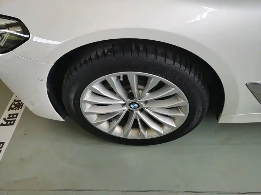 BMW 5 Series — миниатюра 23