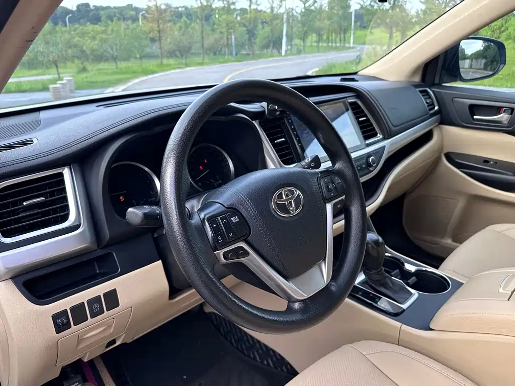 Toyota Highlander — миниатюра 9